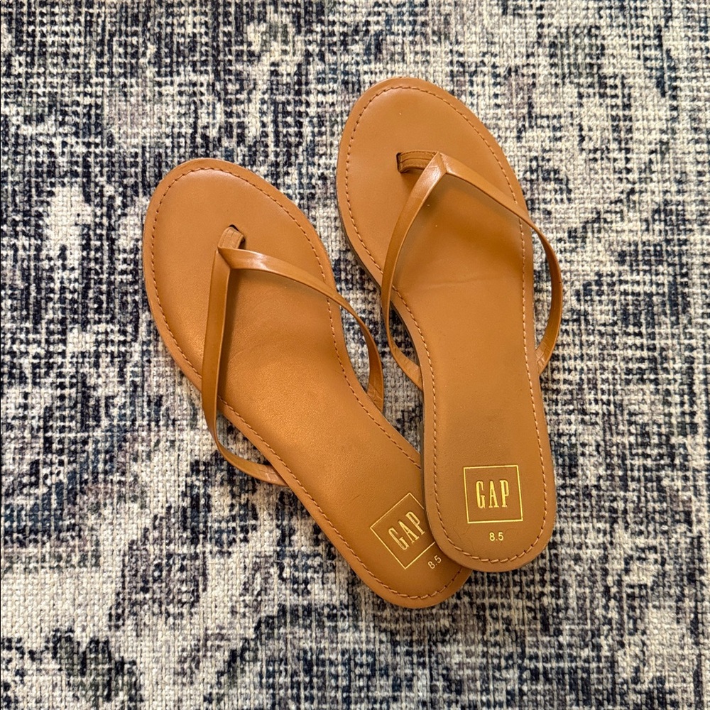 GAP Leather Cognac Brown Flip Flop Sandals
